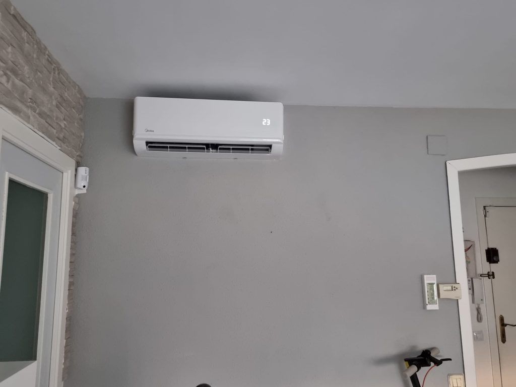Aparato de aire acondicionado en el interior de la vivienda.